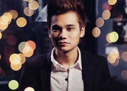 Khắc Việt đổi địa điểm minishow để chiều fan