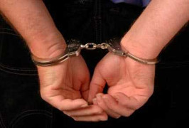 Quấy rối học trò, một giáo viên bị FBI còng tay