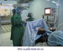 Lần đầu tiên cắt ruột thừa nội soi qua “cửa mình”