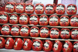 Sinh viên Hà Thành mê mẩn “búp bê không ngã”