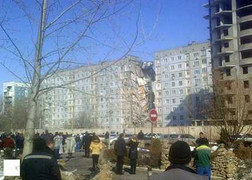 Video: Tòa nhà chung cư nổ làm đôi như phim bom tấn