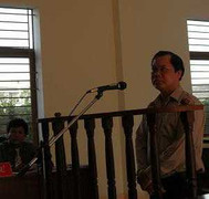 “Quậy” cảnh sát giao thông, cán bộ tư pháp lãnh án