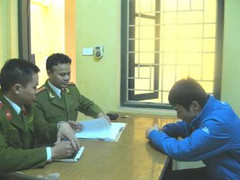 Nam sinh đâm chết bạn học khóc nấc gọi mẹ