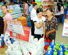 Nhiều mặt hàng tại siêu thị tăng giá từ 1/3