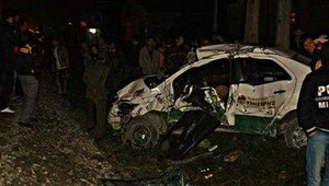 Taxi Mai Linh bị đâm nát khi băng qua đường sắt