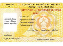 CSGT soi được thông tin bảo mật trên bằng lái xe mới