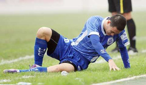 Rách cơ, Công Vinh đau đớn bật khóc