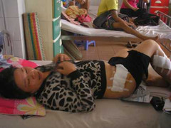 Khởi tố vợ chủ tịch xã đánh người tàn độc