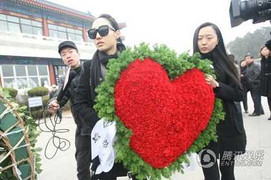 Đồng nghiệp tiễn biệt nữ diễn viên xấu số Bạch Tĩnh