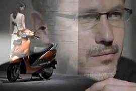 Honda “dùng” Steve Jobs quảng bá cho SCR