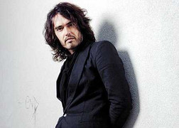 Ném Iphone của paparazzi, Russell Brand bị cảnh sát tóm