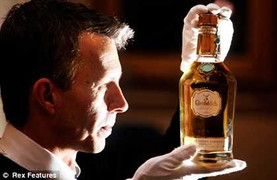 Chai whisky có giá kỷ lục gần 2 tỷ đồng