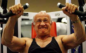 Tập thể dục, tiêm hormone, một cụ ông 73 tuổi trẻ lại