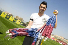 Nóng bên lề: David Villa nhận 1.000 con hạc giấy