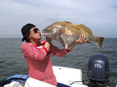 Lam Trường câu cá “khủng” ở Mỹ