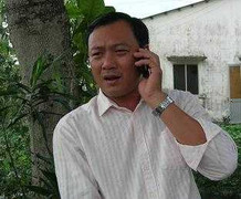 Phó công an vào phòng vợ nông dân để…đưa dầu gió