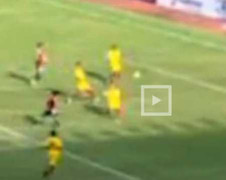 Siêu phẩm đẳng cấp như Maradona, Messi