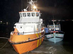 Cứu nạn thành công 47 ngư dân trôi dạt trên biển