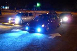 Dùng đèn khi lái xe, dễ mà khó