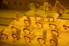 Giá vàng trong nước lao dốc xuống 43 triệu đồng/lượng