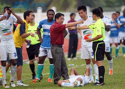 Lãnh đội Thanh Hóa “lãnh án” vì dám chỉ mặt trọng tài