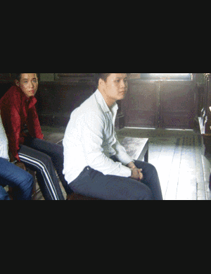 Chị bị 'hỏi thăm', em cầm dao đi 'tính sổ'