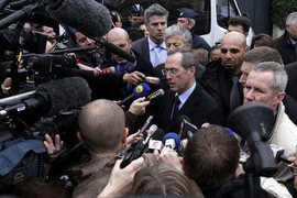 Cận cảnh vụ bắn chết nghi phạm xả súng tại Pháp