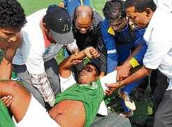 Thêm một cầu thủ đột tử ngay trên sân tại Ấn Độ