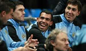 Góc ảnh: Tevez lại thành người hùng Manchester