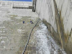 Nứt đập thủy điện: 'Quên' lắp đường ống gom nước thấm?