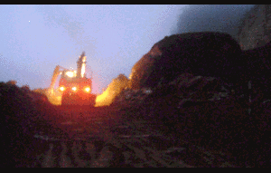 Quốc lộ 6 bị ách tắc vì sạt lở đất đá