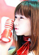 Netizen tranh cãi về triển lãm