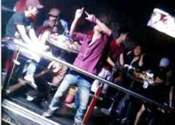 Mánh khóe “làm tiền” cha mẹ của cậu ấm cô chiêu