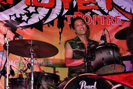 Góc nhìn mới: Chiến sĩ trẻ cuồng nhiệt hát rock