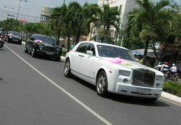 Đám cưới siêu xe: Giàu có hay khoe mẽ, đọ độ chịu chơi?