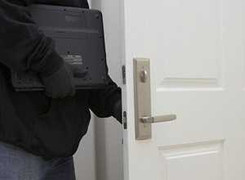 Trộm hai laptop với