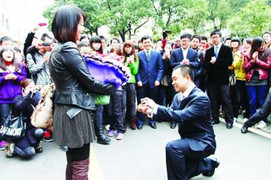 Thêm màn cầu hôn rúng động: Trực thăng chở nhẫn