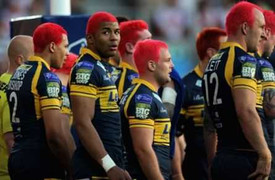 Toàn đội nhuộm tóc đỏ... vẫn đen