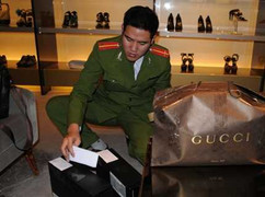 Gucci bị phạt 75 triệu đồng vì giao dịch bằng ngoại tệ