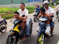 Video: Ngồi cùng xe hiệp sĩ rượt cướp trên phố Sài Gòn