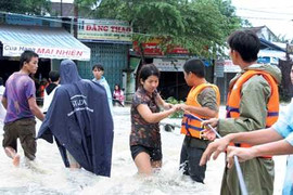 Áp thấp nhiệt đới, Nam Trung Bộ có thể mưa rất lớn
