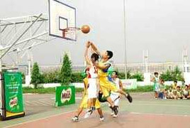 Tuyển thủ bóng rổ đột tử trên sân bóng