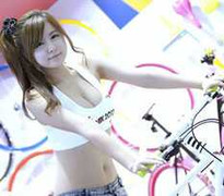 Mỹ nữ Hàn siêu dễ thương bên xe đạp thể thao