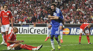 Kalou khai nòng, Chelsea mở toang cửa vào bán kết