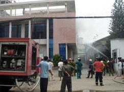 TP HCM: Cháy lớn tại kho hàng điện dân dụng