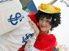 Vân Dung: 10 năm đi diễn có những gì?