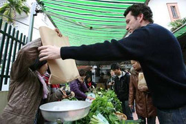 Độc chiêu kiếm tiền của Tây ở Việt Nam