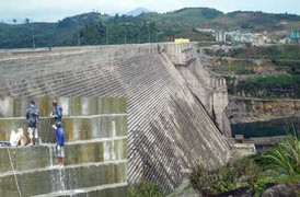 Nứt đập thủy điện: 15/4 buộc xử lý xong việc thấm nước
