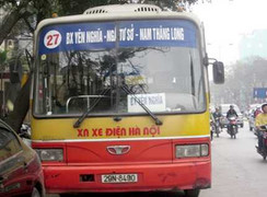 Vụ hành hung khách: Đề nghị xử lý Giám đốc XN xe điện