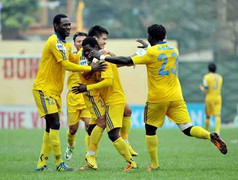 Trọng Hoàng tỏa sáng, SLNA hạ đẹp K.KH